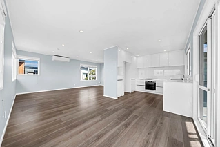 2/4 Rangitoto Terrace, Milford, North Shore City