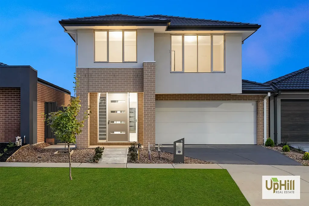 Clyde 4房  Stylish Double-Storey Family Home Built by Australia’s Leading Builder...!!!