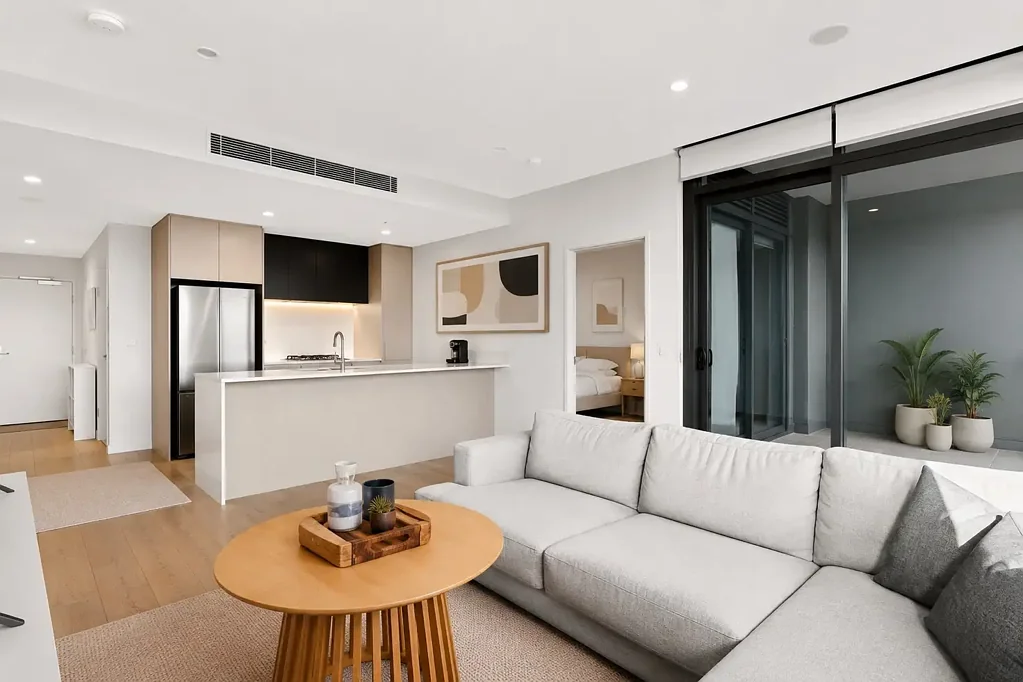 Fabulous Luxury Apartment with Views - Stone's Throw to Metro