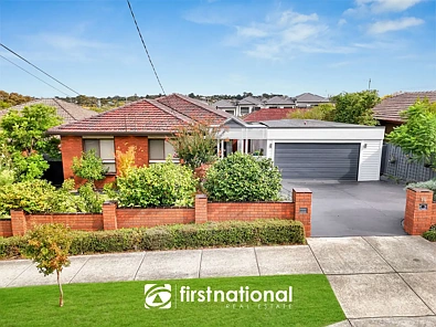 Narre Warren 3房 Activity Centre近邻 725㎡阔地 名厨设计厨房 3宽卧带套卫 精品木甲板 5车车库 私密后院 潜力无限 Owner Ready To Relocate - Owner Said Sell