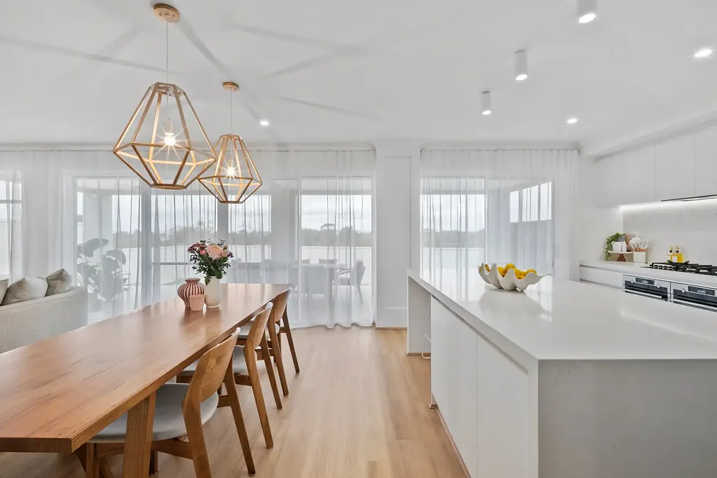 Wannanup 4房  Where relaxed Coastal living meets modern luxury.