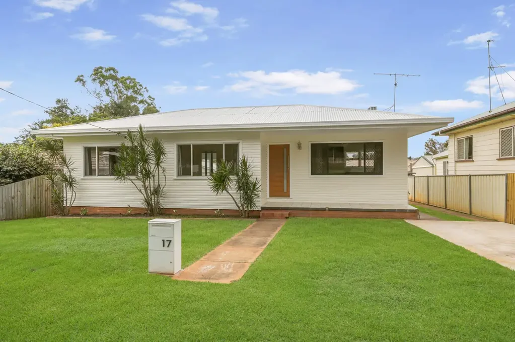 Break Lease: Charming Newtown Home Ready for You – Available Until May at Current Price