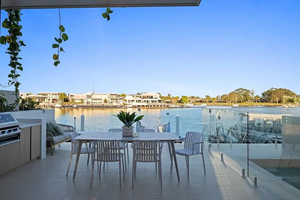Mooloolaba 4部屋 STUNNING RIVERFRONT DUPLEX- PENTHOUSE LIVING WITHOUT THE BODY CORP!
