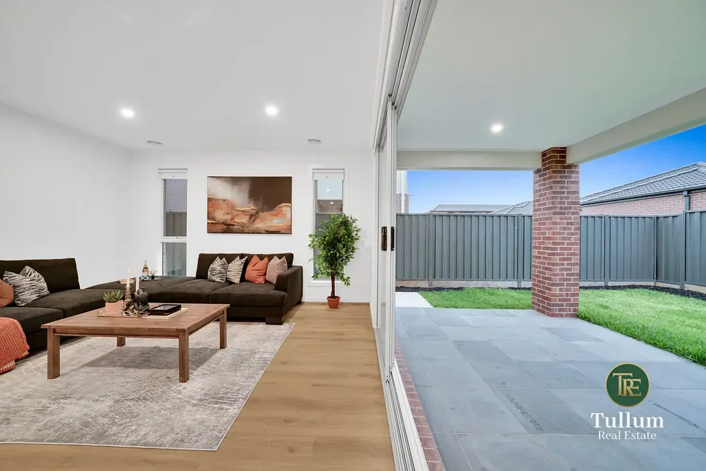 Berwick 5 Slaapkamer Grand & Versatile - 5 Bed, 3 Bath Double Storey in Prime Location!