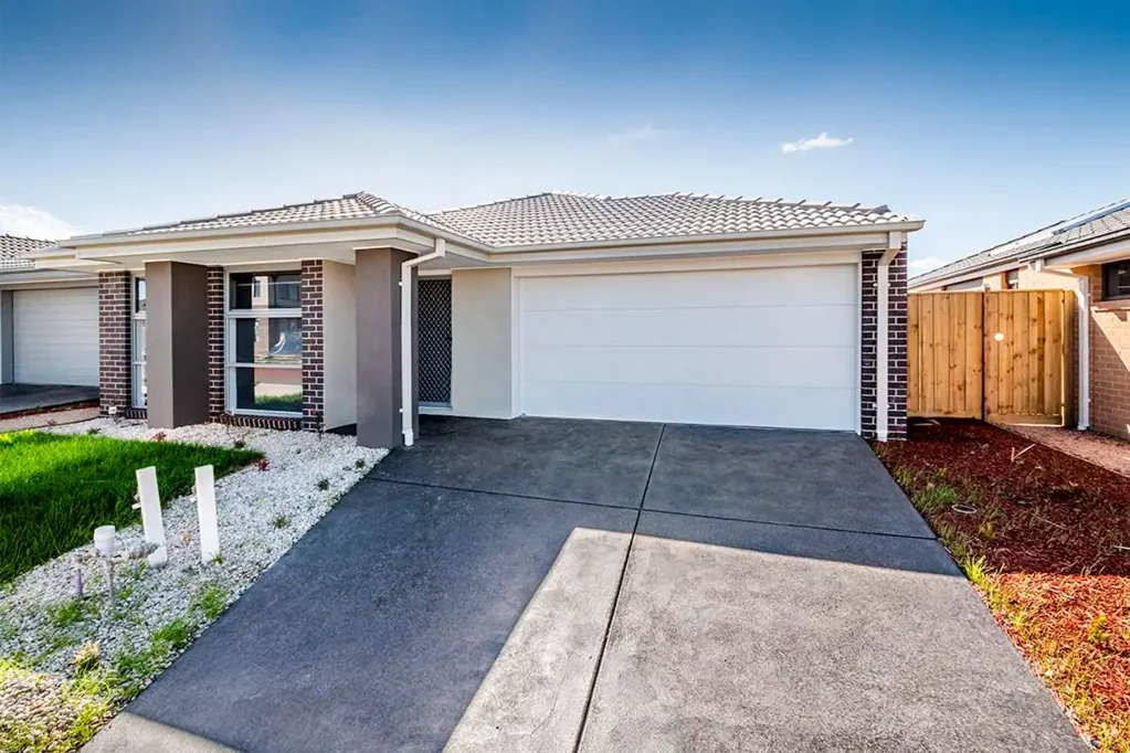 LOVELY HOME IN OFFICER!