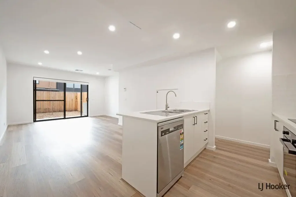 Townhouse in Millie complex!