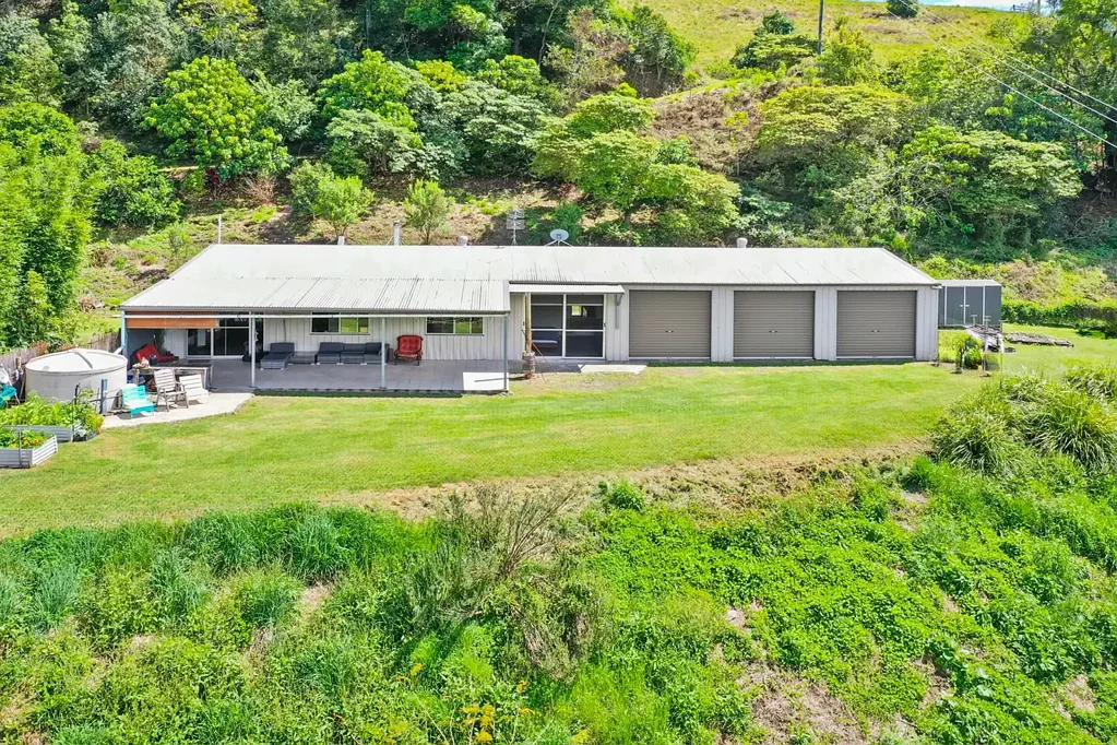 Hunchy 1房  Elevated with Coastal Views