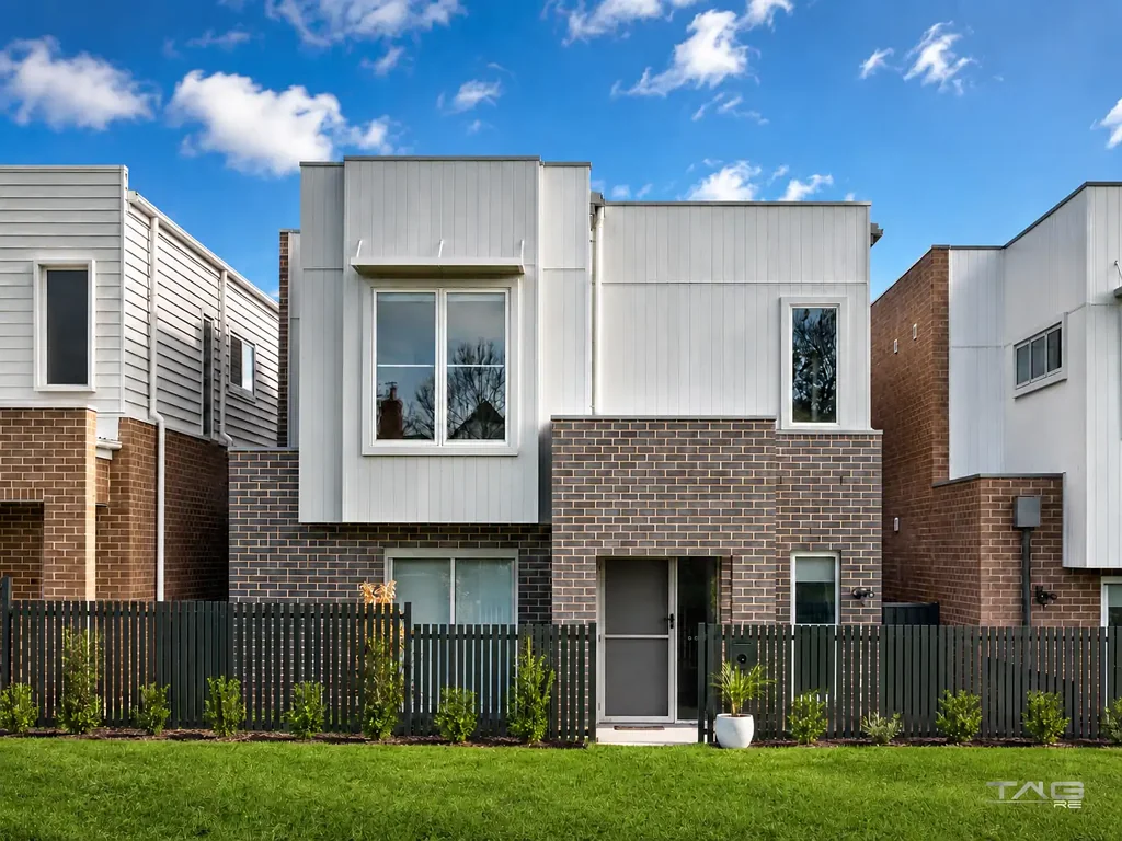 BRAND NEW 5-BEDROOM HOME WITH 4 BATHROOMS, SOLAR, EV CHARGER & APPLIANCES!