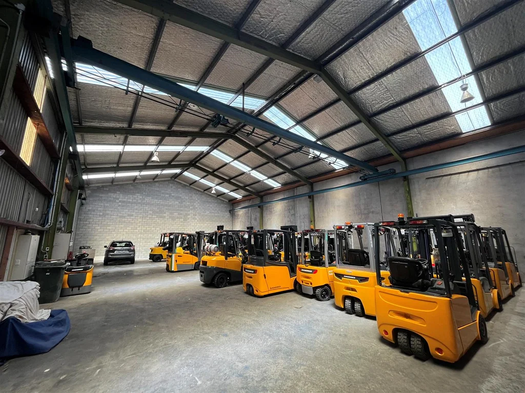 East Tamaki CBRE | Functional Heavy Industry Unit – with Container Drop