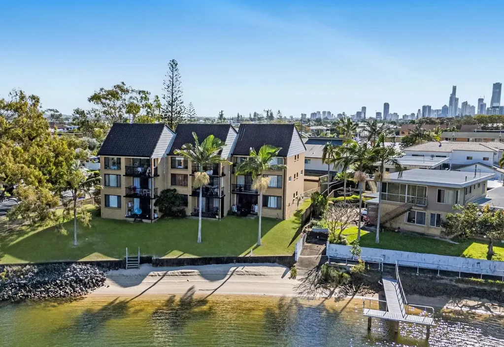 Broadbeach Waters 1Habitaciones Renovated Waterfront Apartment in Boutique Complex � Investment Opportunity