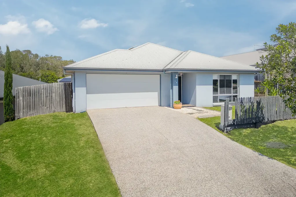 Griffin 4部屋 Contemporary Stylemaster home with ducted air, solar, butler's pantry & room for a pool - refined family living in a prized Griffin pocket.