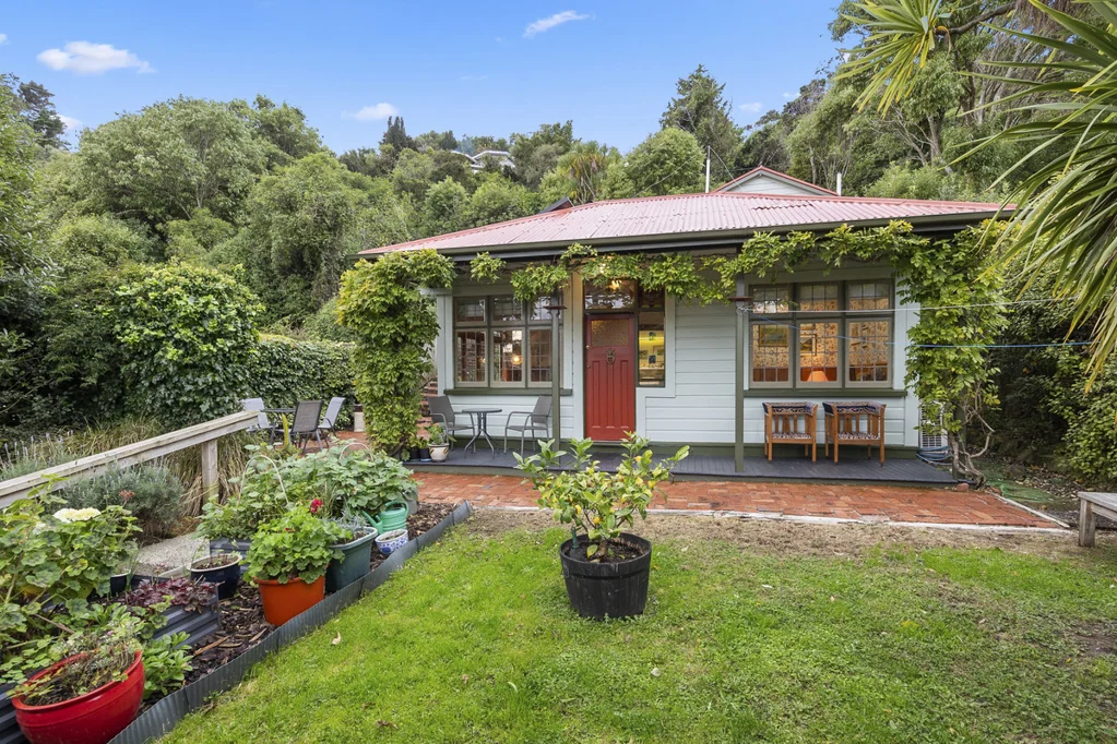 Broad Bay 2 Bedroom Classic Peninsula Charm - a 1915 treasure