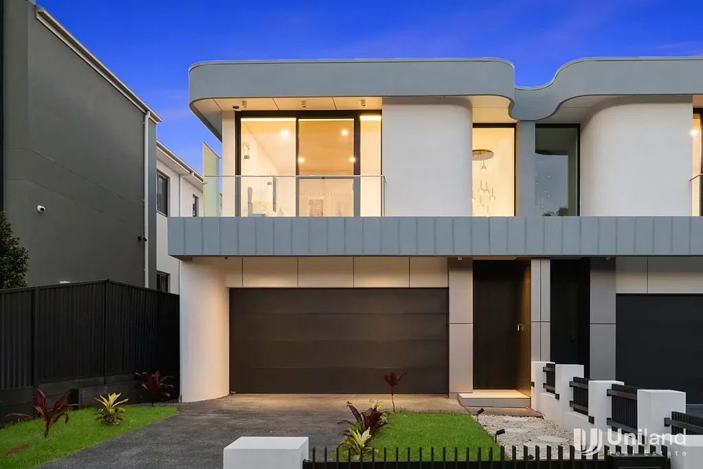 Eastwood 5房 全新建筑设计双拼别墅 - 奢华、宽敞与家庭实用性 Brand-New Architecturally Designed Duplex - Luxury, Space & Family Functionality