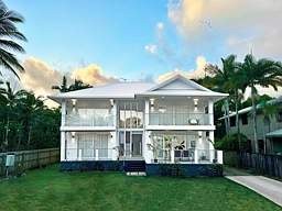 27 Pacific Pde, Mission Beach