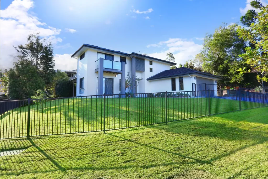 STUNNING HOME IN BEAUTIFUL LOCATION!