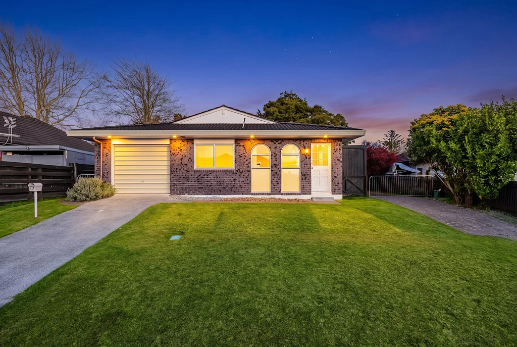 Papakura 3Habitaciones Brick & Tile  Renovated  Ticks All Boxes