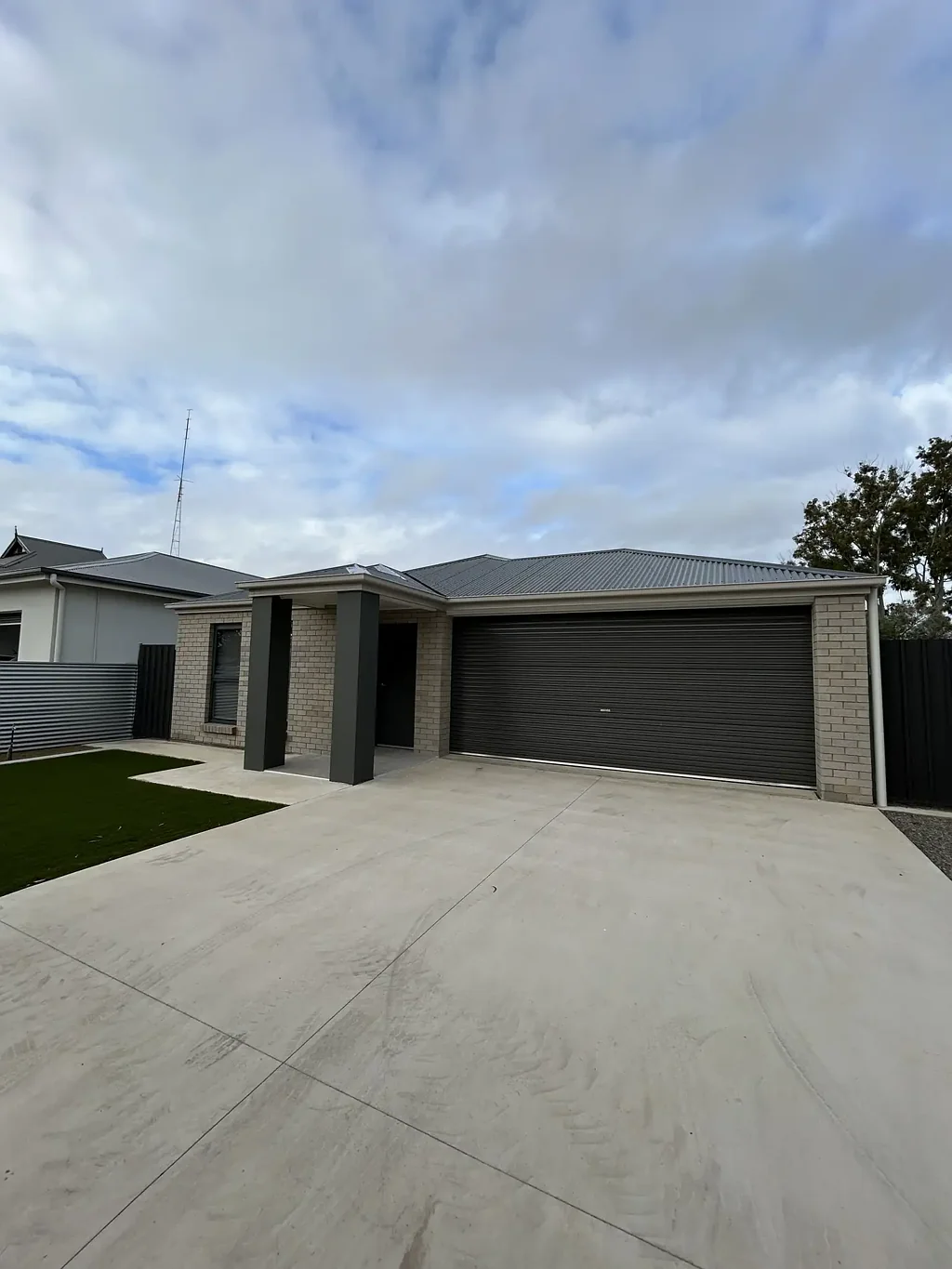 Brand - New 3 - Bedroom Home - Modern Living - Low Maintenance Yard