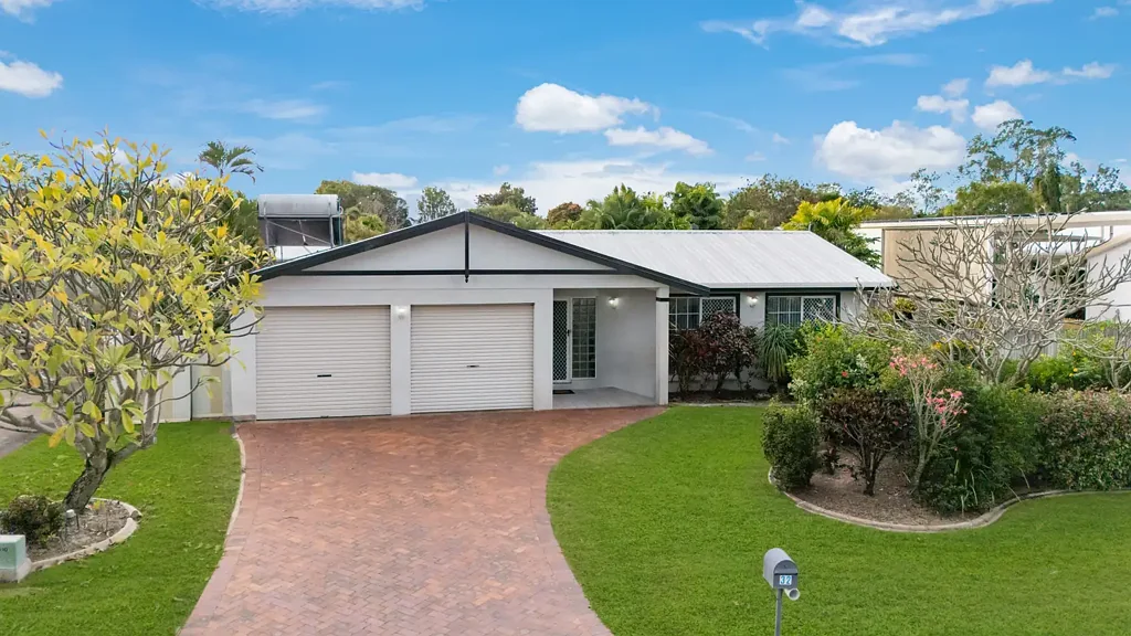 Annandale 4Zimmer POOL. SHED. MULTIPLE LIVING. SIDE ACCESS. 735m². THE COMPLETE FAMILY PACKAGE.