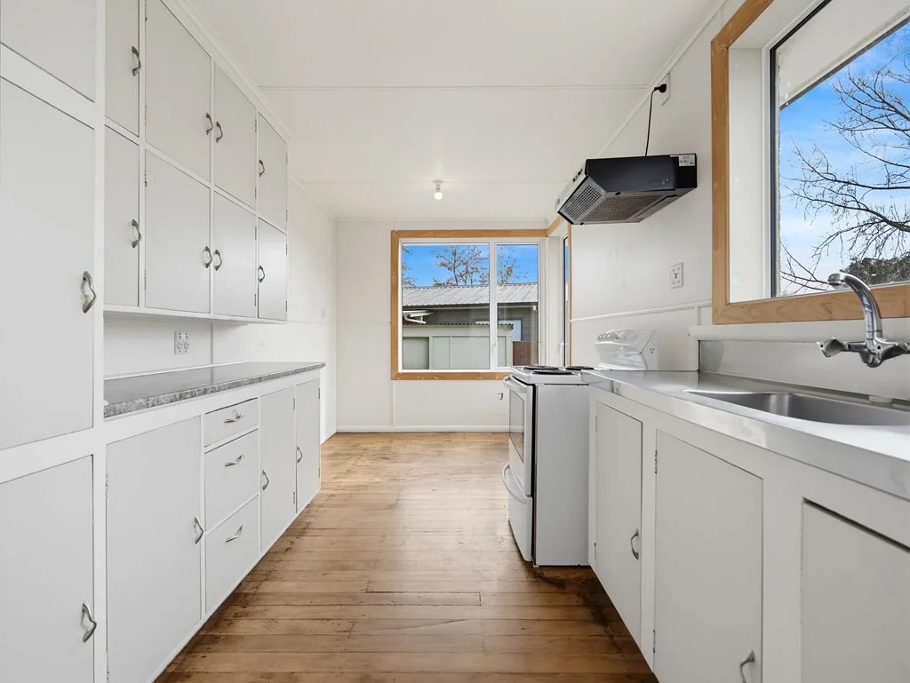 Bader 3房  Price reduced!  Brick with some double glazing