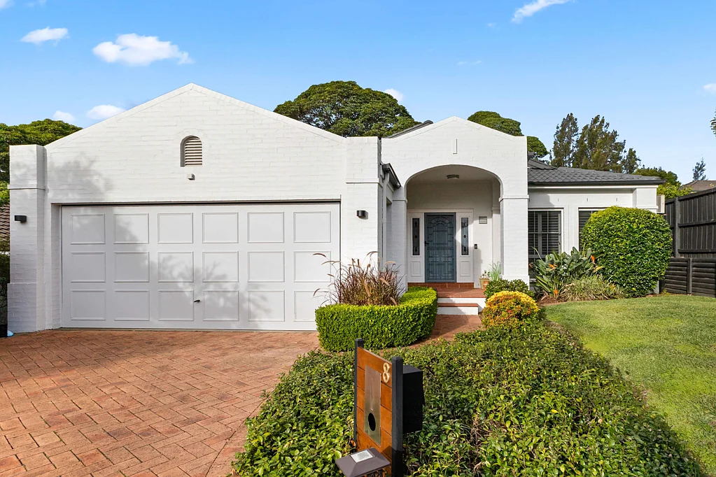 Thornleigh 4房 Huntingdale Estate 私密位置 648.1sqm地块 焕新厨房Miele洗碗机 步行公交学校 优雅单层奢居 Torrens Title free standing home. Walk to Westleigh Village and Rail