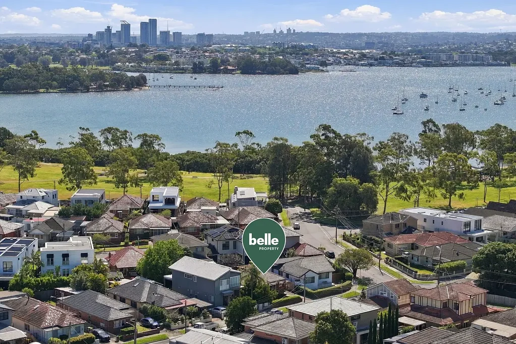 Five Dock 3Moenga Freestanding Double Brick Gem Footsteps from Halliday Park/Foreshore & Upcoming Metro