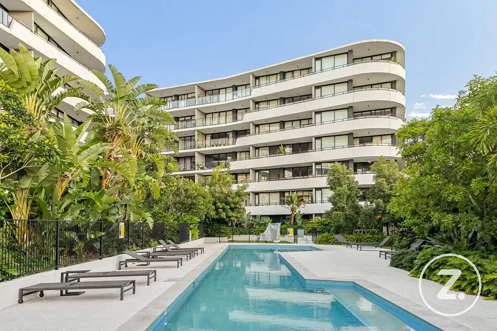Hope Island 2 Bedroom DEVELOPER-OWNED DESIGNER RESIDENCE | SOARING CEILINGS & PREMIUM UPGRADES