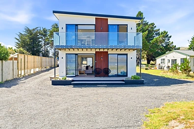 Harwood 5 Bedroom Home or AirBnB on Otago Peninsula