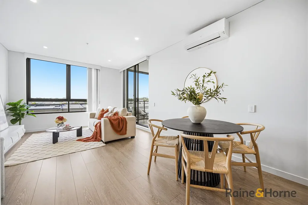 Penrith 1Moenga Modern One Bedroom + Study Apartment with Parking & Storage