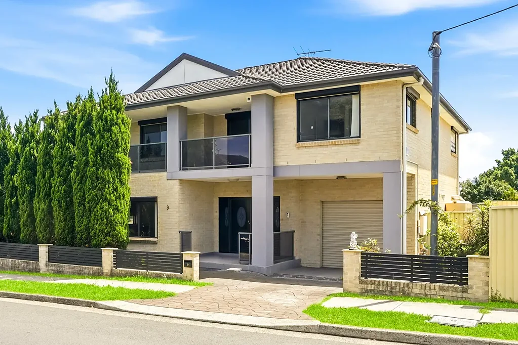 Granville 5chambre Spacious Family Home with Multiple Living Zones in a Convenient Granville Setting