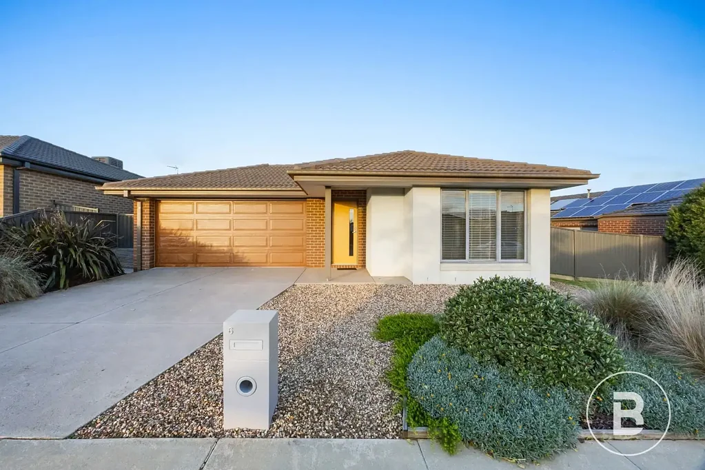 MODERN FAMILY LIVING IN THE HEART OF LUCAS – SPACIOUS 4-BEDROOM HOME