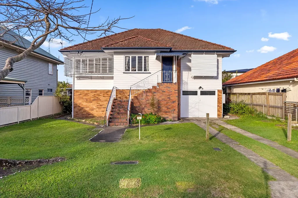 3-Bedroom Queenslander with Garden - Prime Hendra Location!