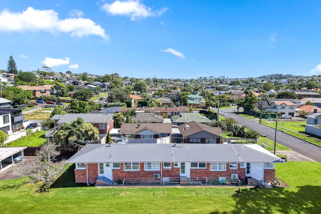 Milford 6 Slaapkamer 3 Units with 1062m² Flat Land - Pure Potential