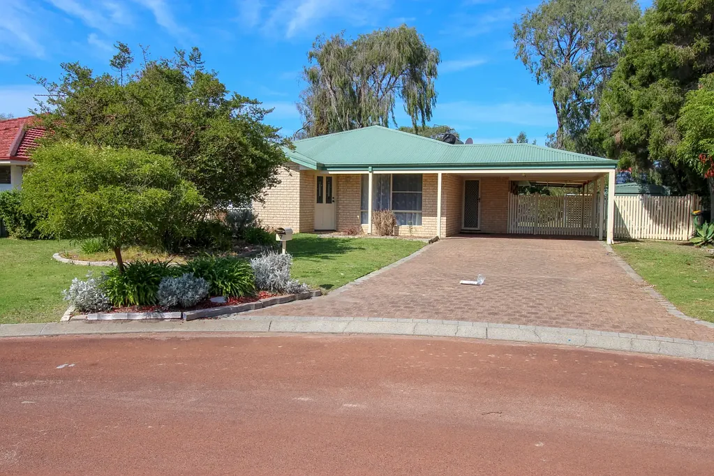 Quiet Cul-De-Sac Living