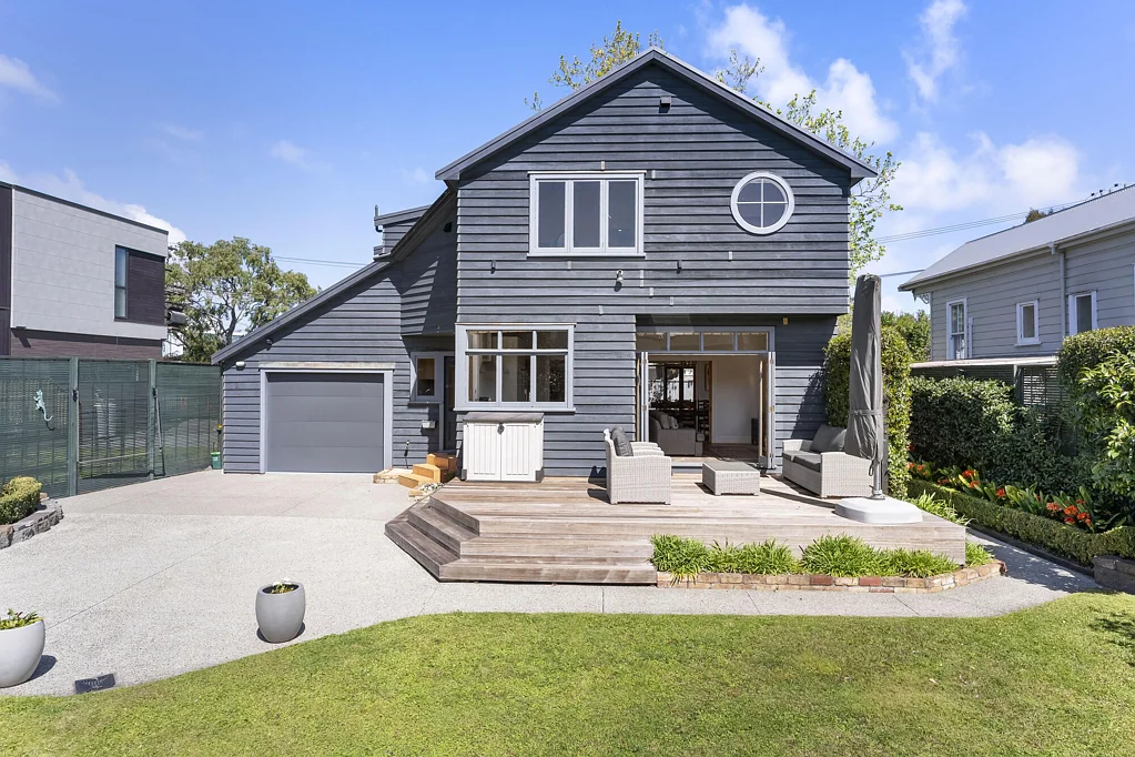Remuera 4침실 "OWNER ON THE MOVE - WILL BE SOLD"