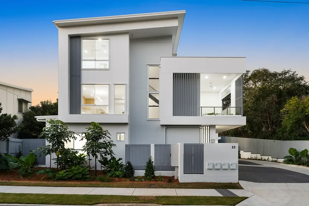 Alderley 3 Bedroom Brand new high-end townhome complete with large courtyard