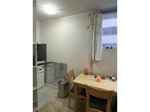 Furnished One Bedroom in heart of Melbourne CBD, walking distance to everywhere