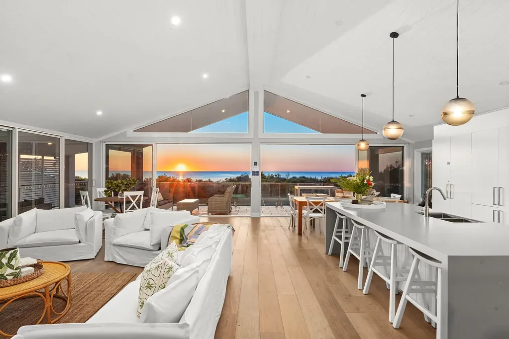 Culburra Beach 5 Bedroom Luxurious Coastal Living!