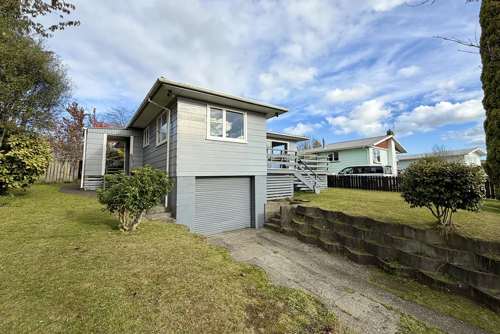 Tokoroa 3غرفة نوم Sun-filled family living