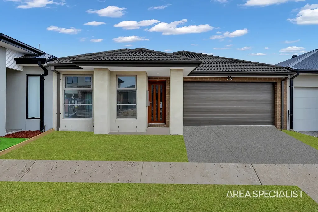 Brand New Beautifully Presented 3-Bedroom Home for Lease in Tarneit!!!