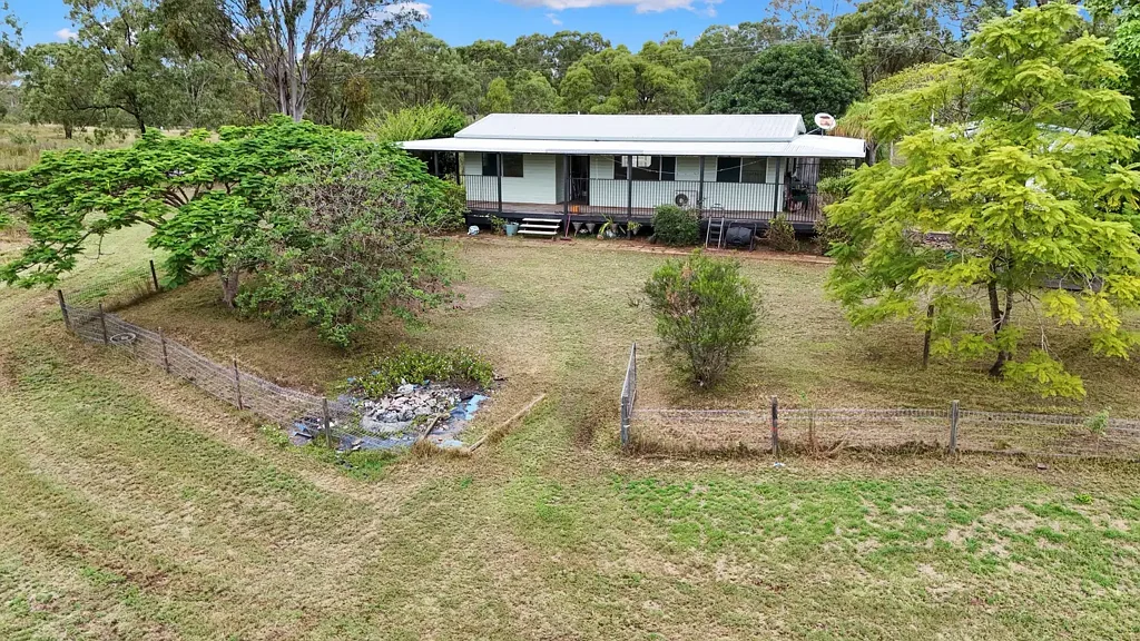 Damascus 4 Bedroom Some Love needed with this Dual occupancy Property on 25 acres with Dam.