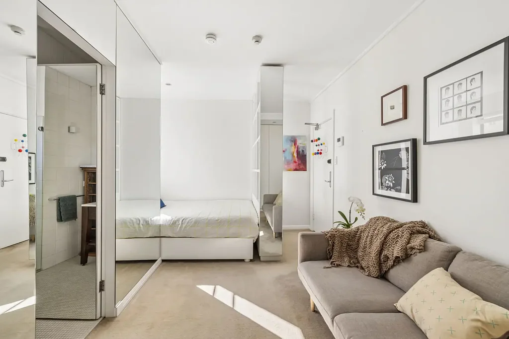 Refurbished apartment in a revived Art Deco classic