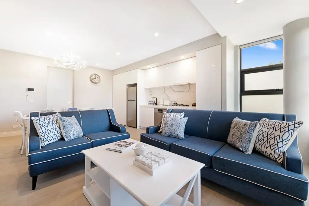 Fully Furnished. Stay 1 mth or more includes all utilities!