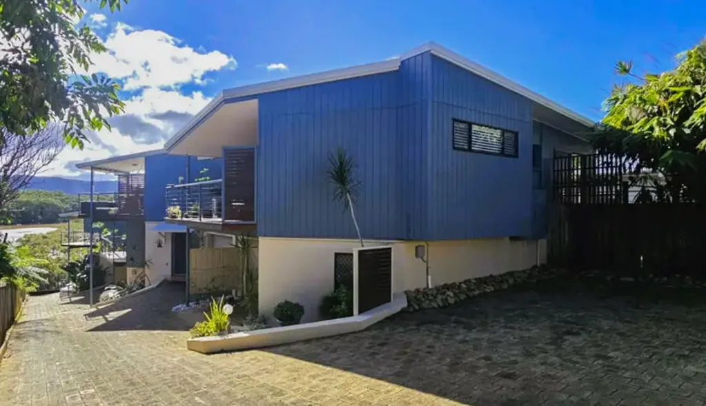 SPACIOUS FURNISHED TOWNHOUSE WITH COFFS CREEK VIEWS