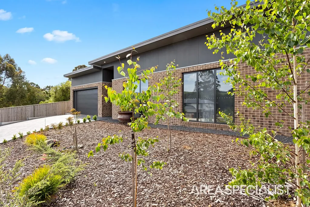 Korumburra 3कमरा The Brief: Stunning Custom-Built Home in Botanica