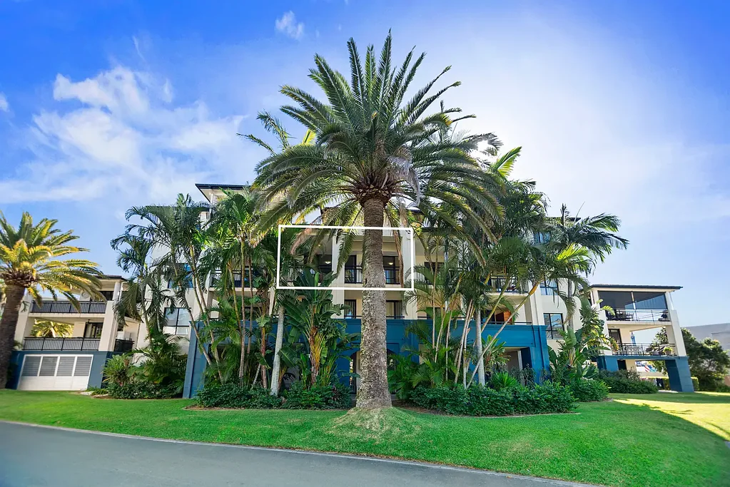 Easy Apartment Living in Prestigious Hope Island Resort