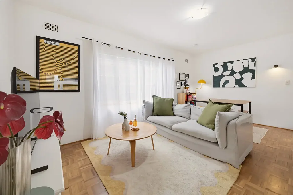 Spacious Two Bedroom Apartment in Sought-After Bronte