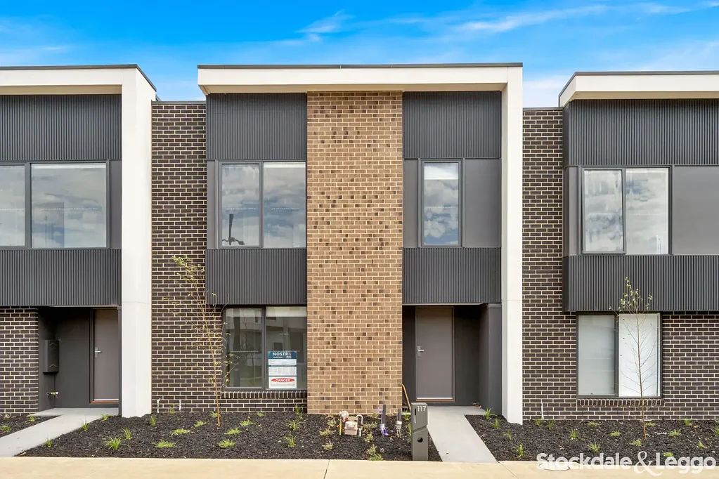 Rathdowne Prestige Townhouse Living!