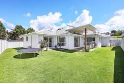8 Drift Away Court, Robina