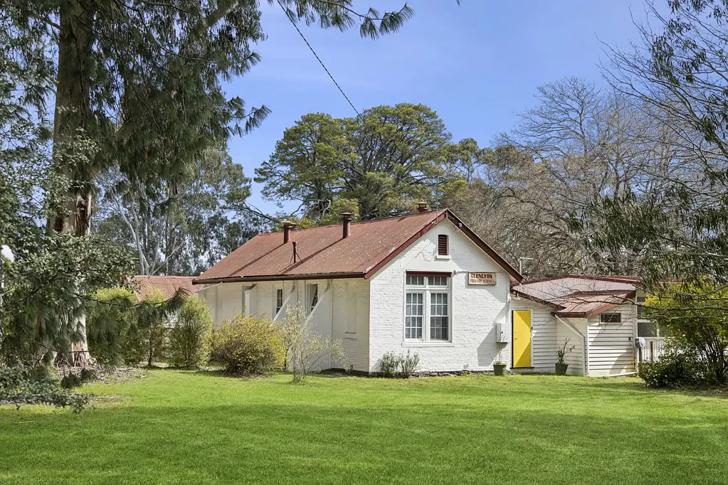 Glenlyon 3Kwarto Historic Glenlyon Schoolhouse with Three Dwellings & Income Potential