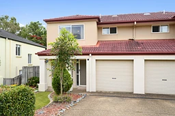 13/74 Universal Street, Pacific Pines